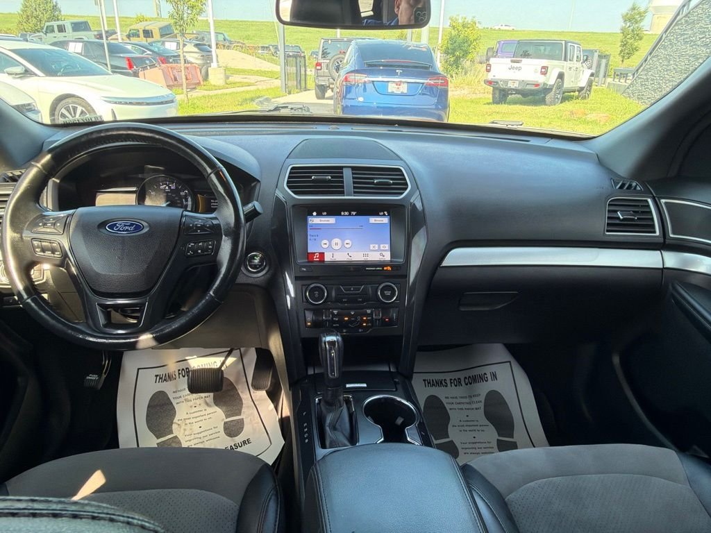 Used 2017 Brown Ford XLT image 13