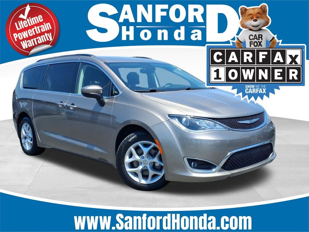 2017 Chrysler Pacifica Touring Plus's photo
