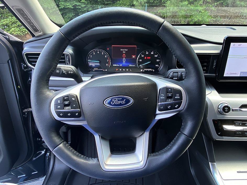 Used 2023 Blue Metallic Ford XLT image 12