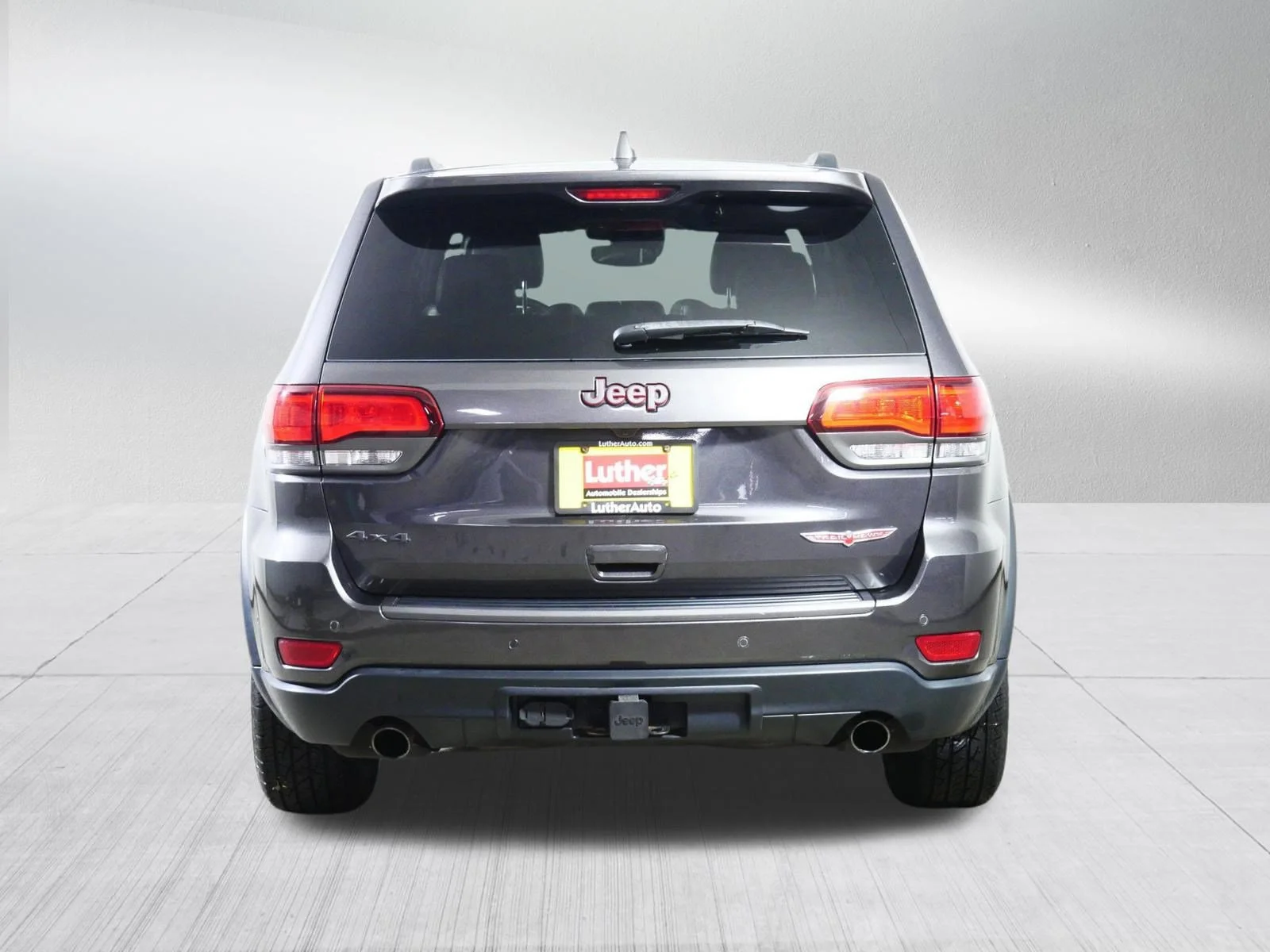 Used 2018 Granite Crystal Metallic Clearcoat Jeep Trailhawk image 6