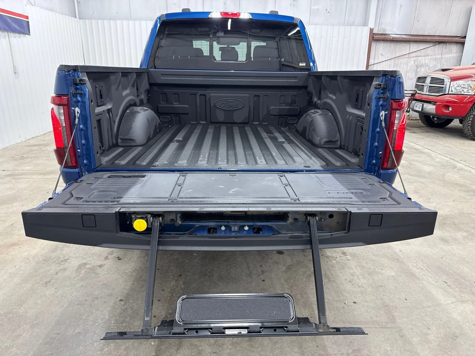 Used 2024 Blue Metallic Ford XLT image 8