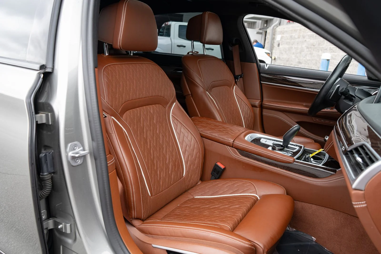 Used 2022 Gray BMW 750i xDrive image 38