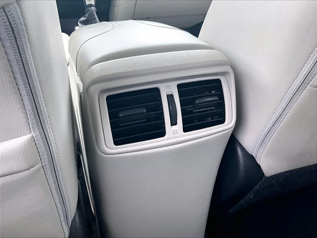 Used 2022 White Nissan SL image 12