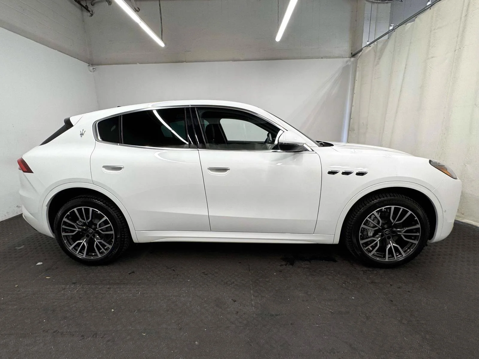 Used 2025 White Maserati  image 9