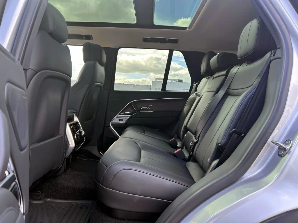 Used 2025  Land Rover SE image 16