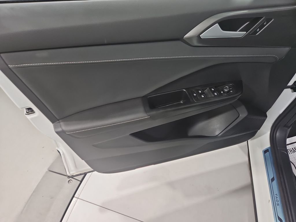 Used 2025 Pure White Volkswagen 1.5T SE Black image 13