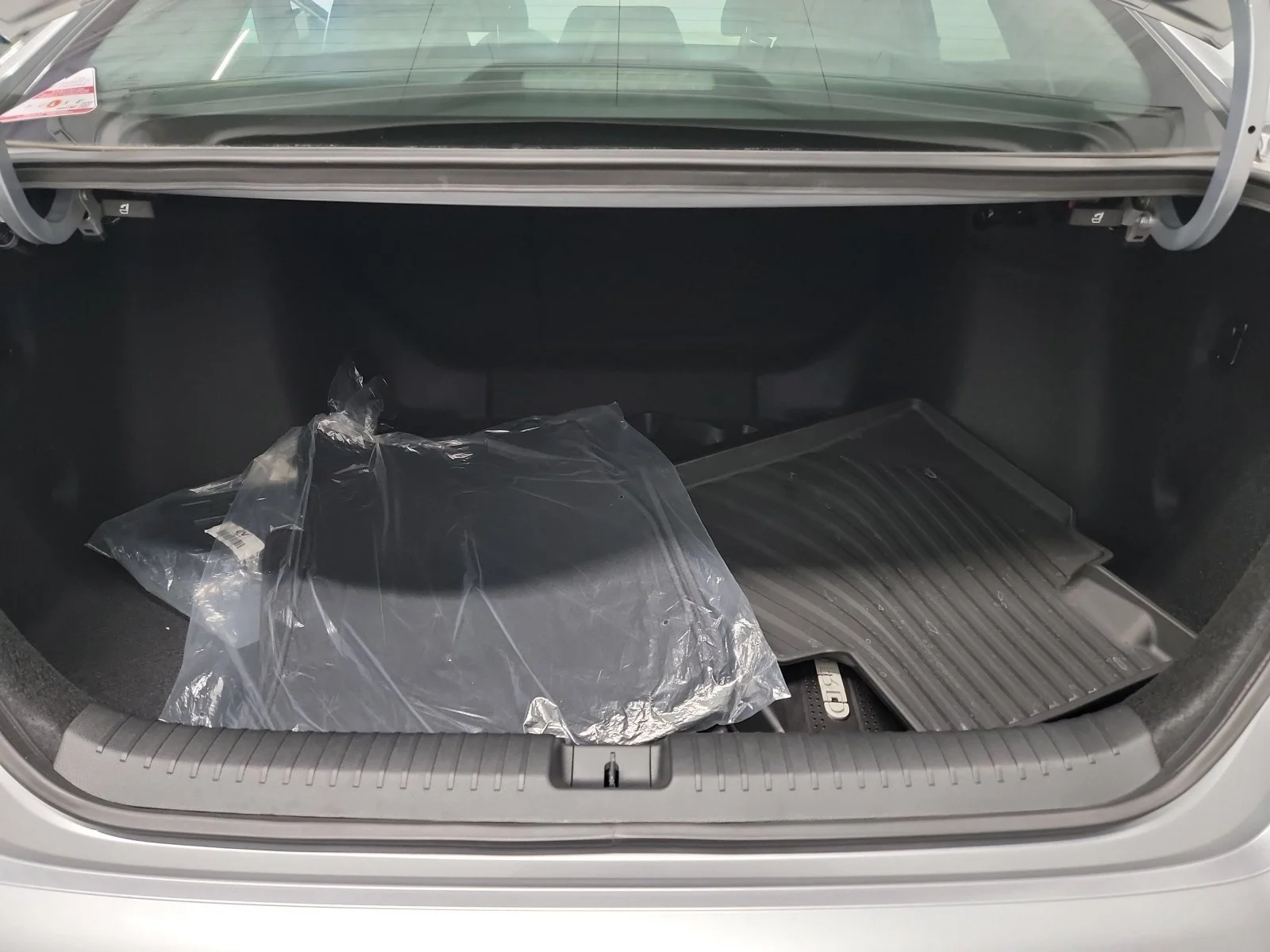 Certified Used 2025 Solar Silver Metallic Honda EX-L image 26