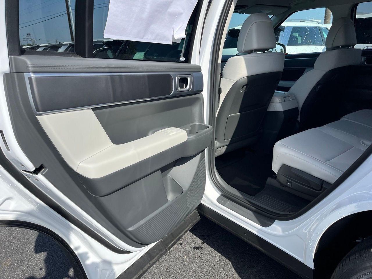 New 2027 White Hyundai SE image 17