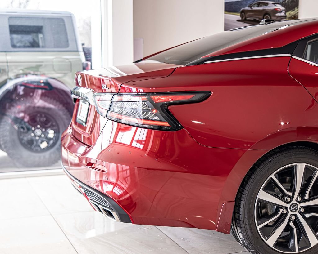 Used 2023 Red Nissan 3.5 SL image 12