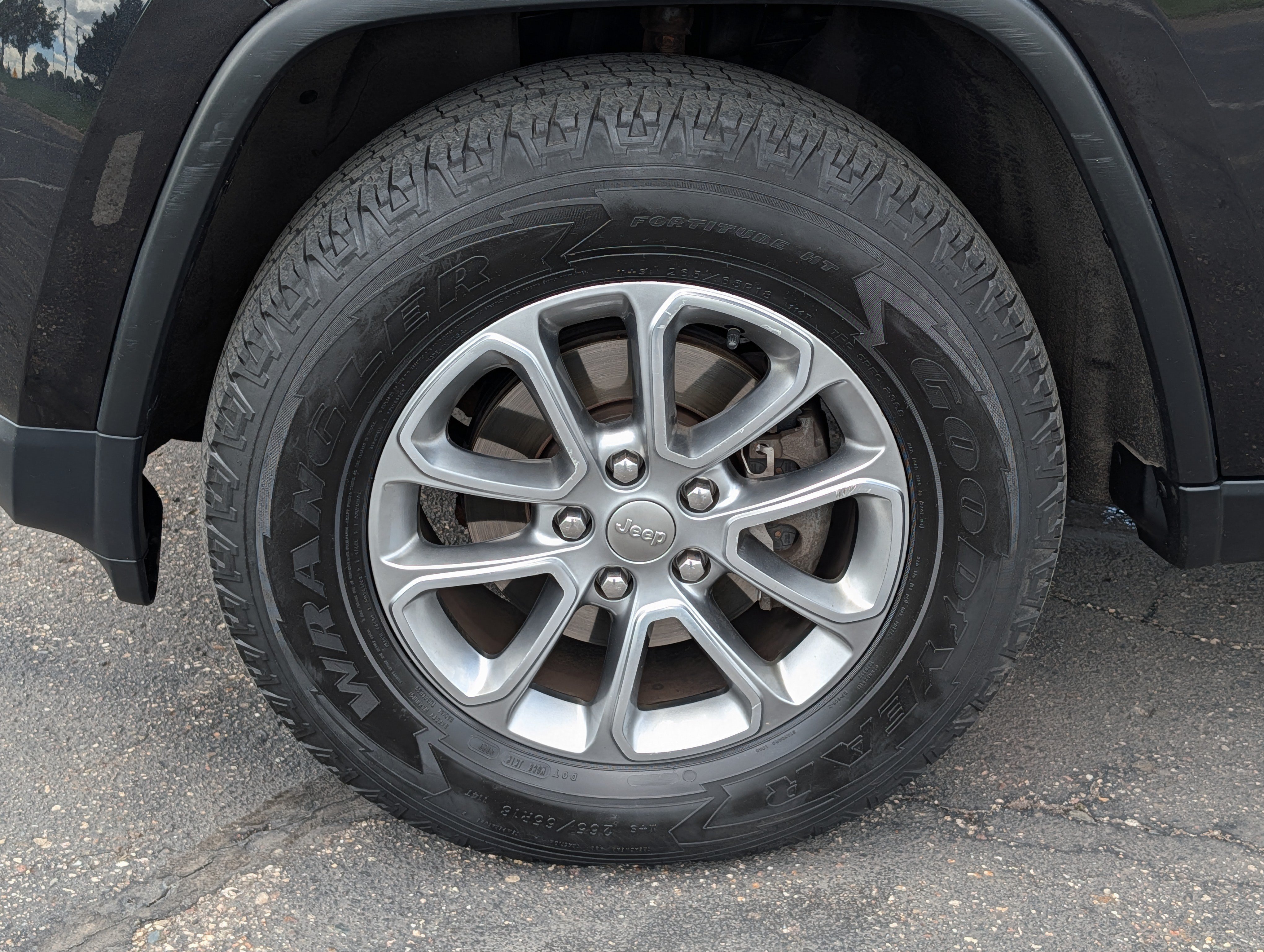 Used 2015 Brilliant Black Crystal Pearlcoat Jeep Limited image 15