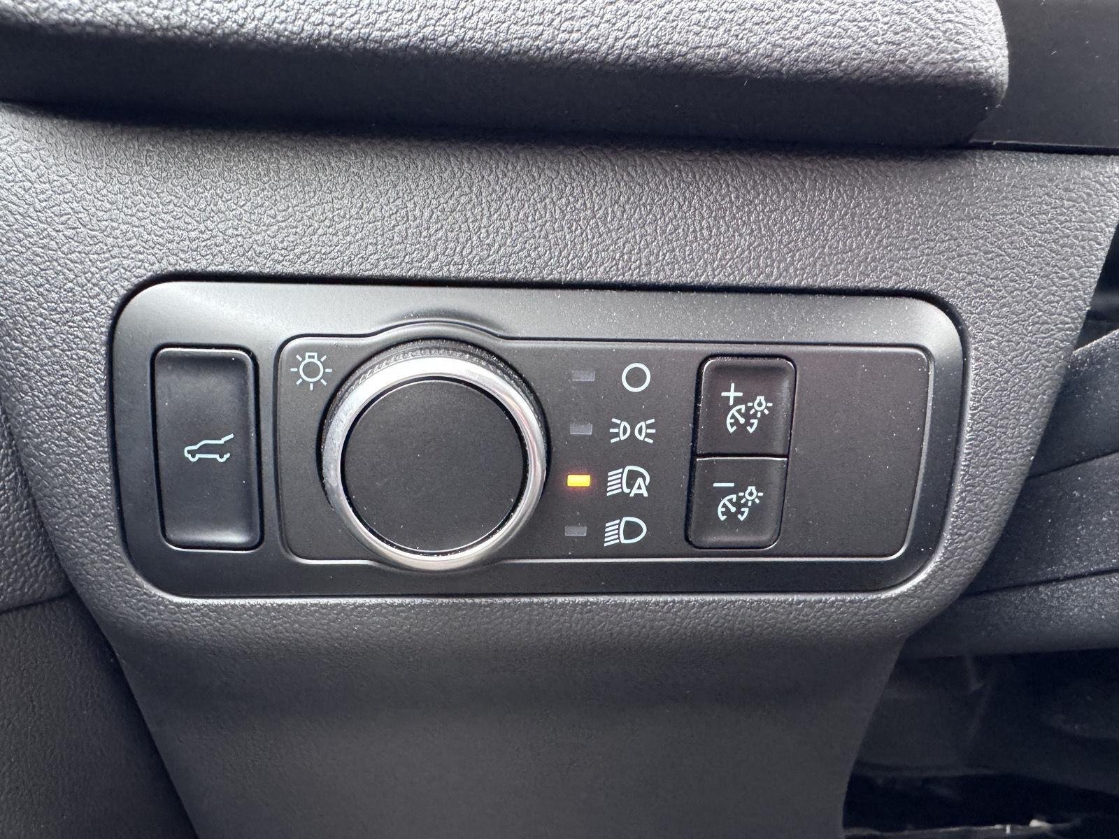 Used 2023 Cinnabar Red Ford Active image 17