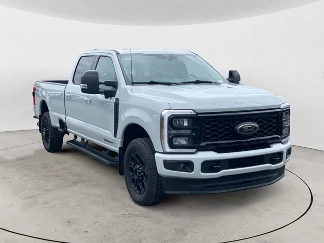 Certified Used 2025  Ford Lariat image 2