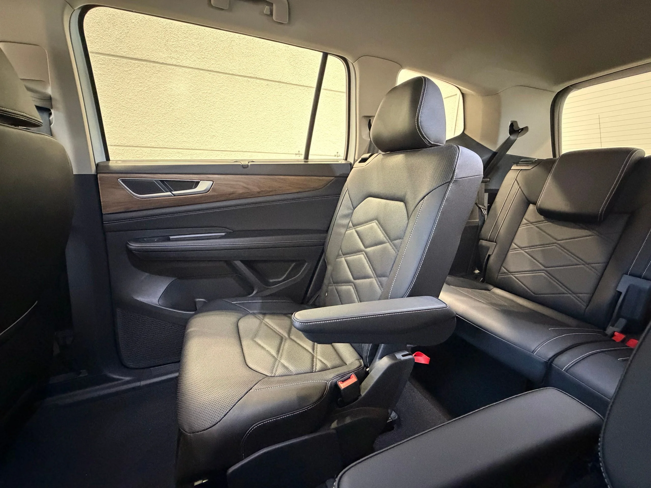 New 2026 White Volkswagen 2.0T SE w/Technology image 36