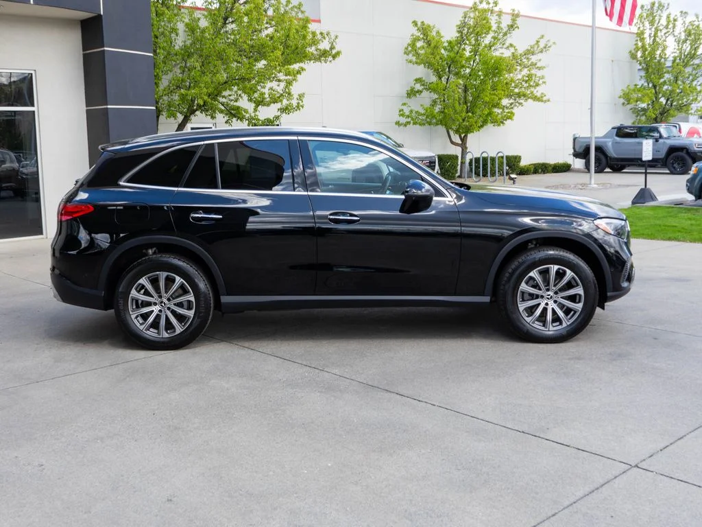 Used 2023 Black Mercedes-Benz GLC 300 image 8