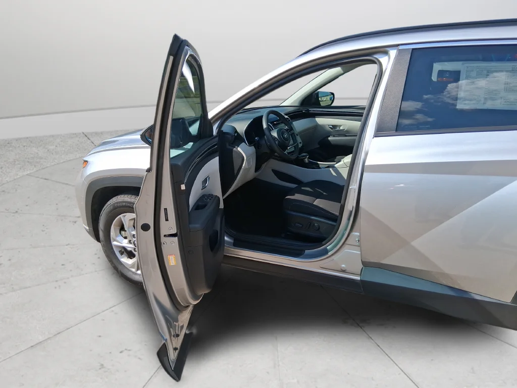 Used 2024 Silver Hyundai SEL image 32