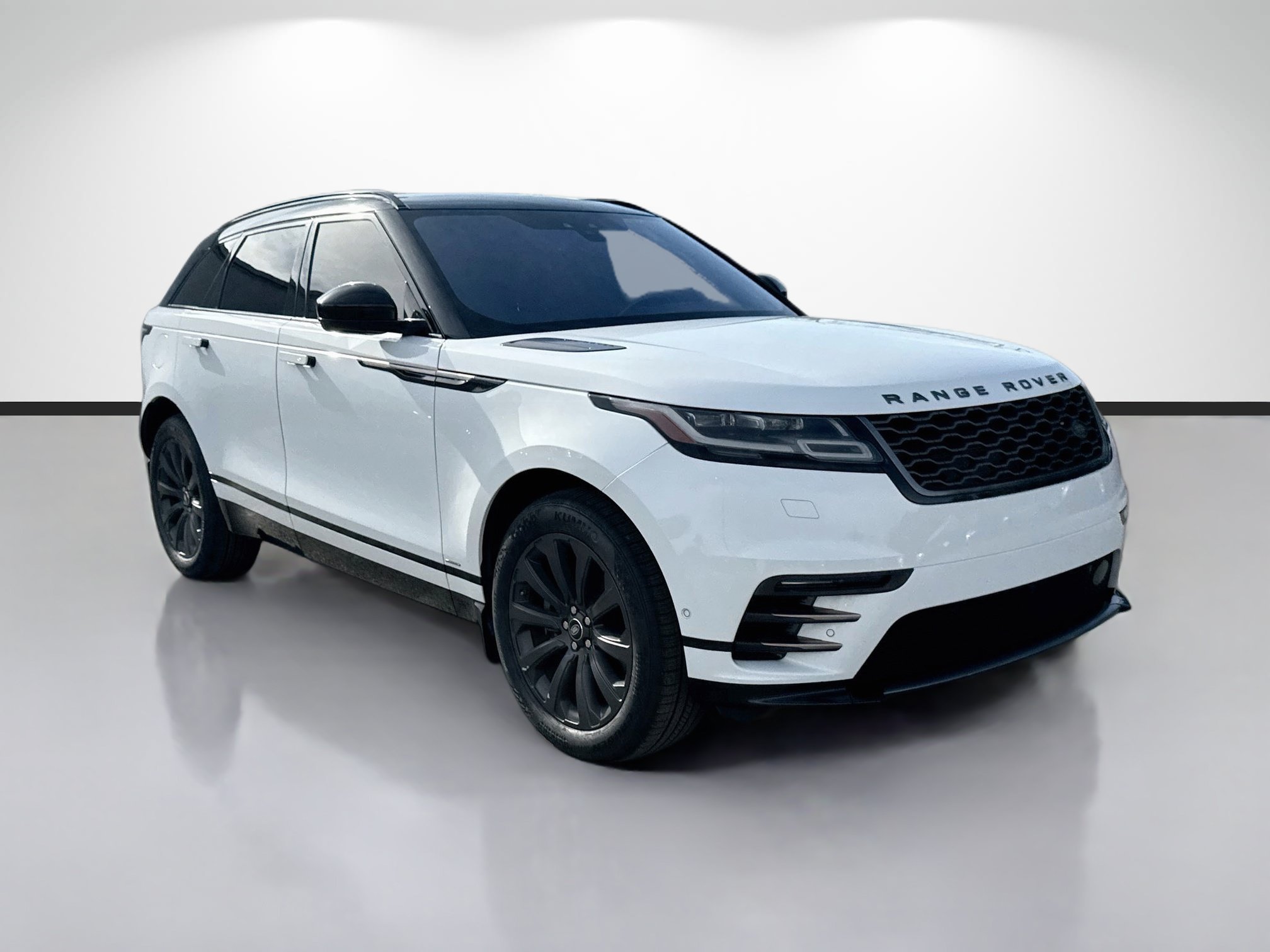 Used 2019 White Land Rover R-Dynamic SE image 7