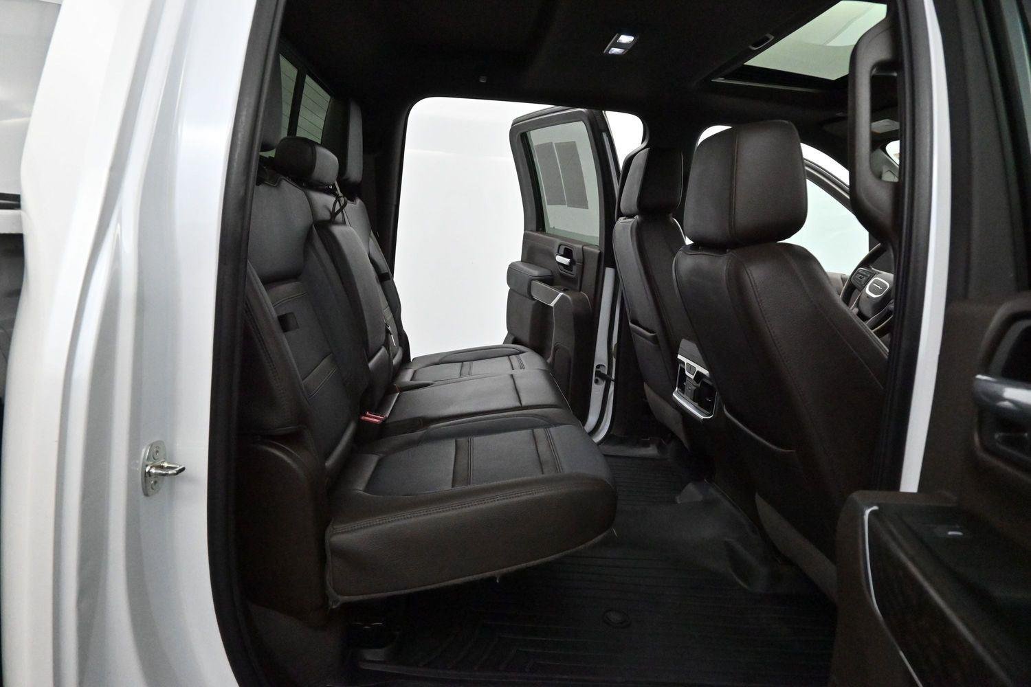 Used 2022 White Frost Tricoat GMC Denali image 10