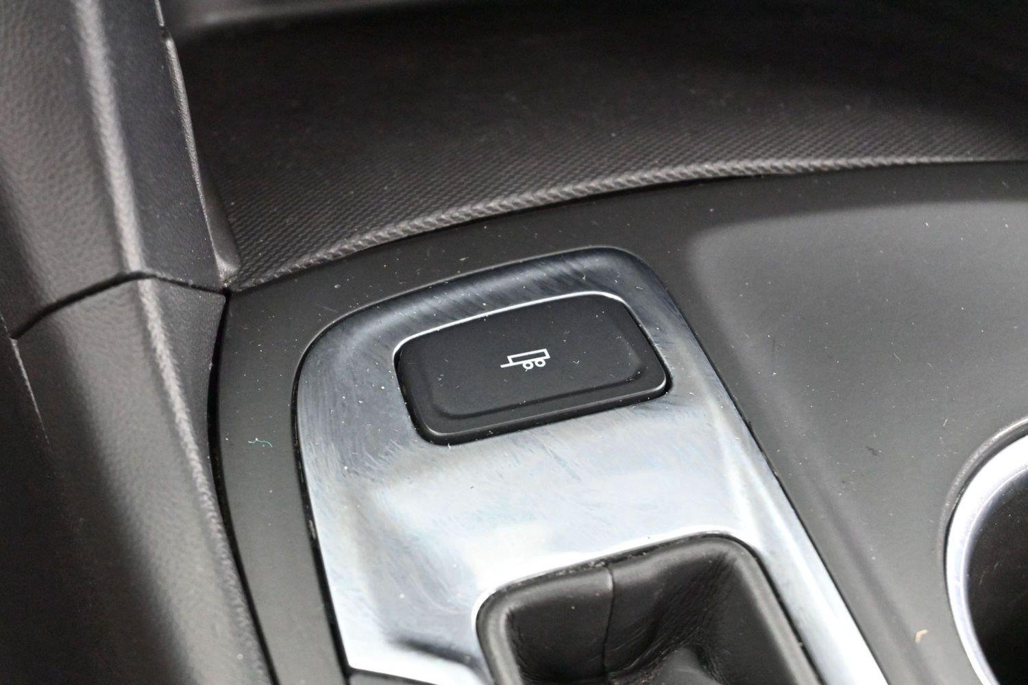 Used 2018 Silver Ice Metallic Chevrolet LT image 25