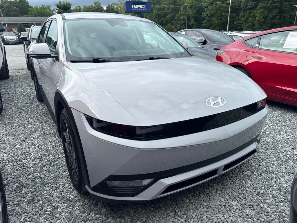 Used 2024 Gray Hyundai SE image 2