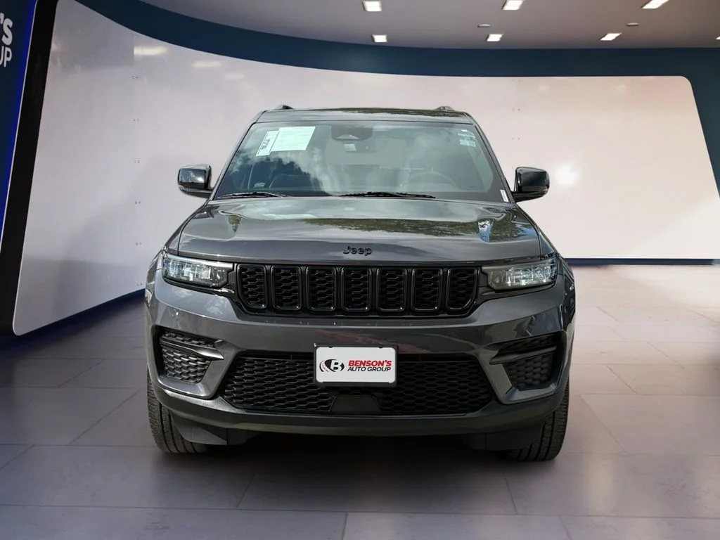 Used 2023 Gray Jeep Altitude X image 8