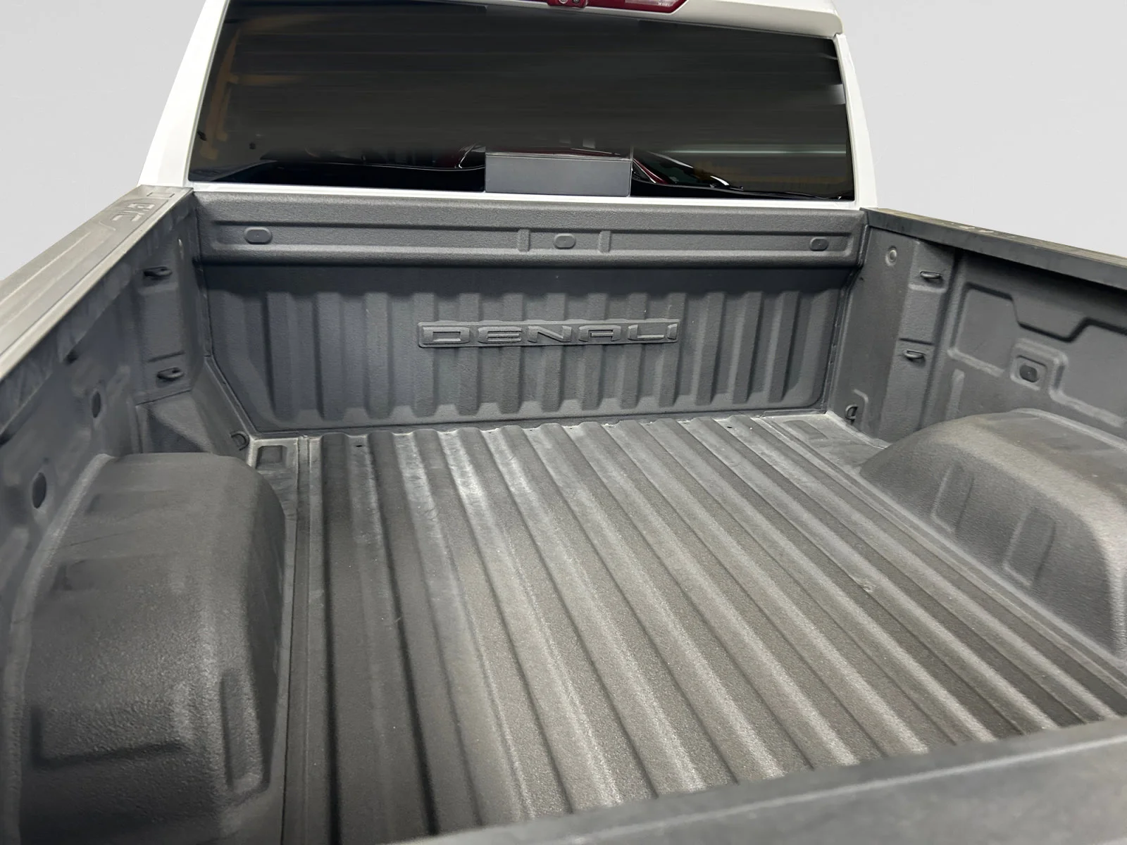 Used 2023 White GMC Denali Crew Cab image 10