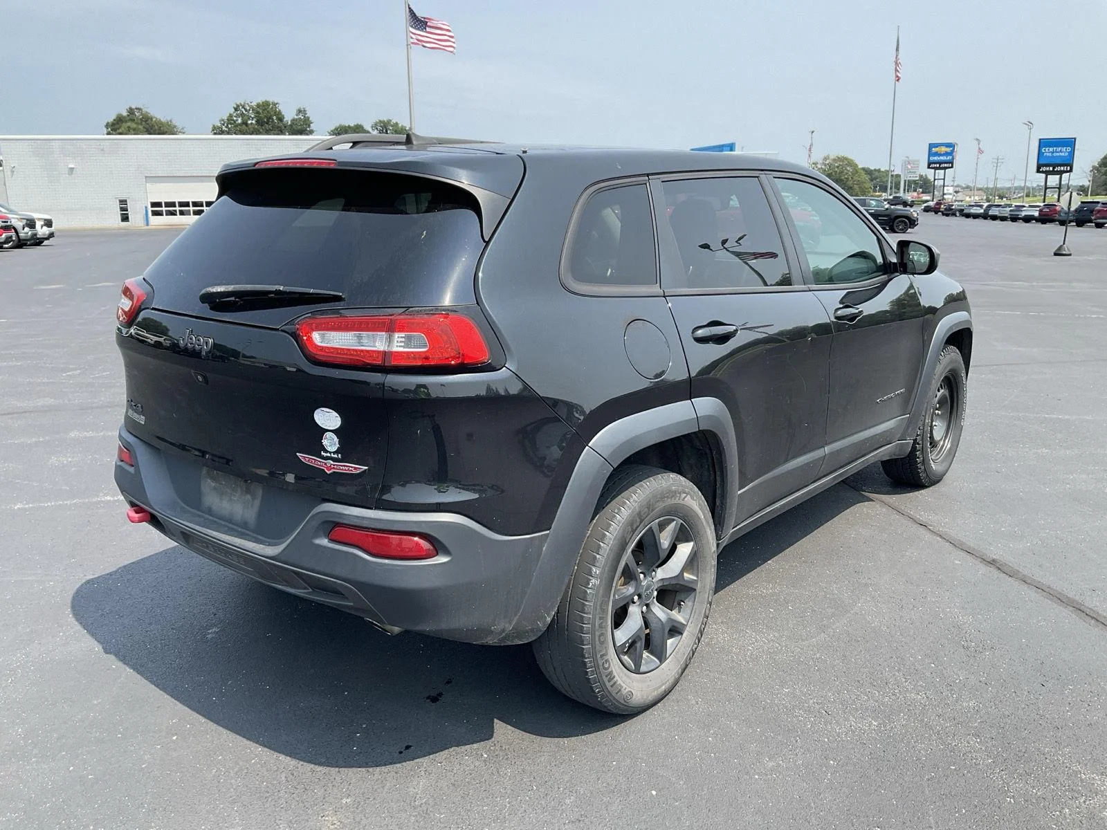 Used 2016 Brilliant Black Crystal Pearlcoat Jeep Trailhawk image 6