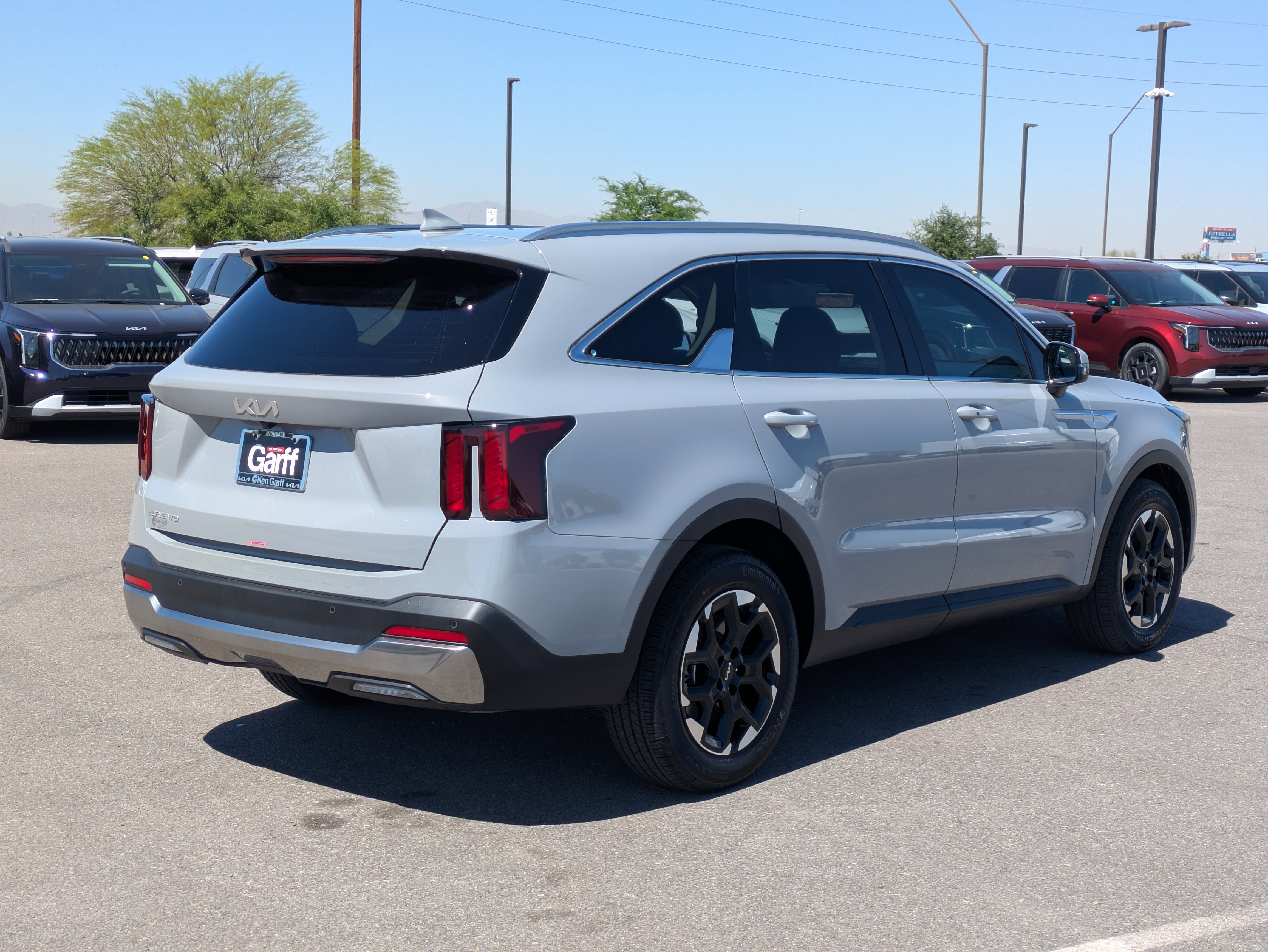 2025 Kia Sorento S - Photo 5