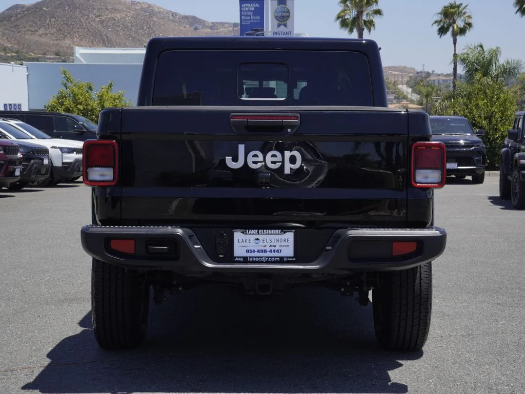 Certified Used 2021 Black Jeep Overland image 4