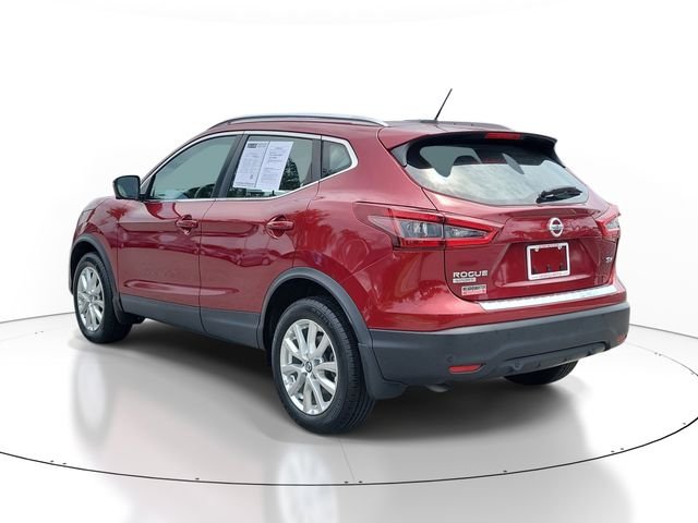 Used 2022 Red Nissan SV image 3