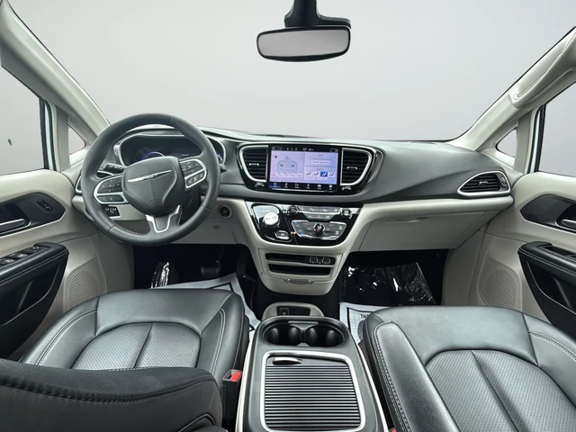 Used 2024 White Chrysler Touring L image 9