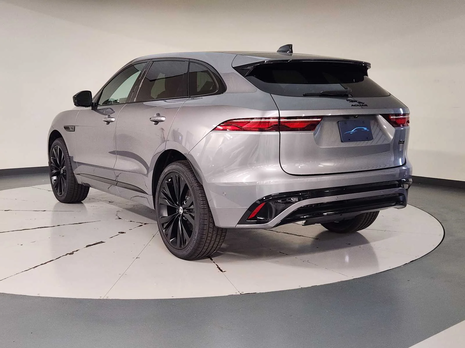 New 2026 Eiger Grey Metallic Jaguar R-Dynamic S image 9