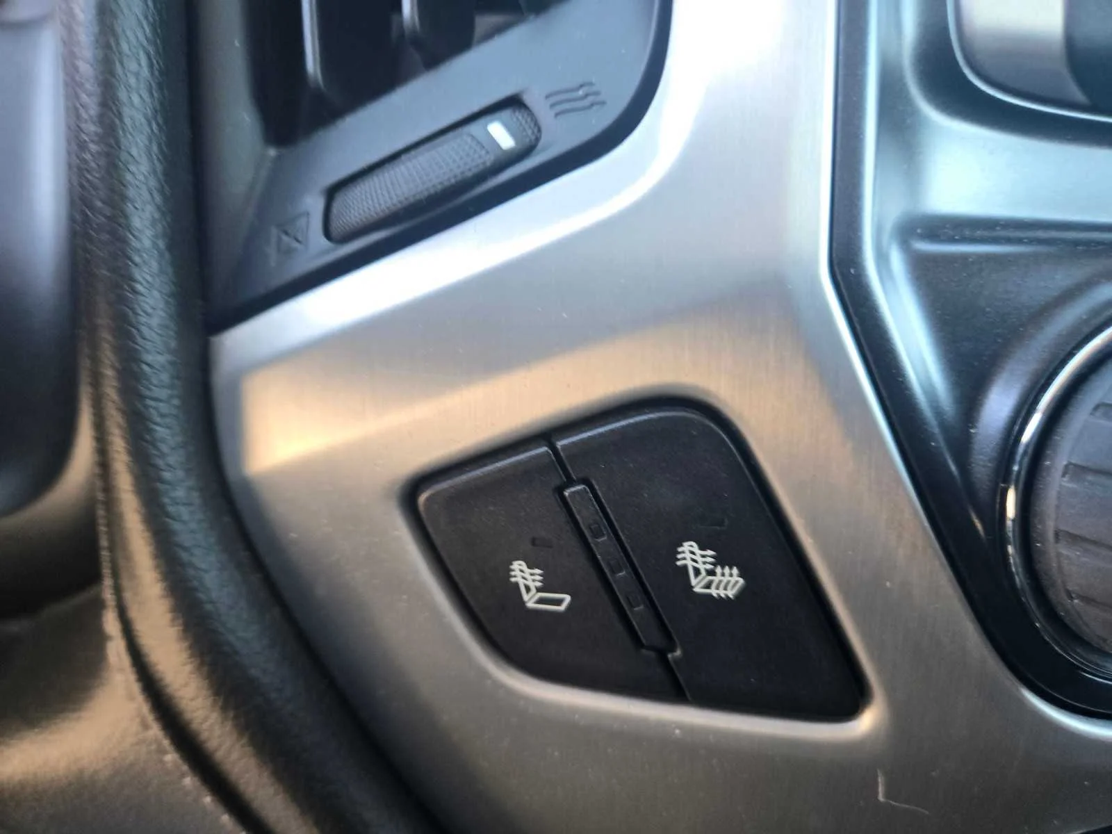 Used 2018 SUMMIT WHITE GMC SLT image 18