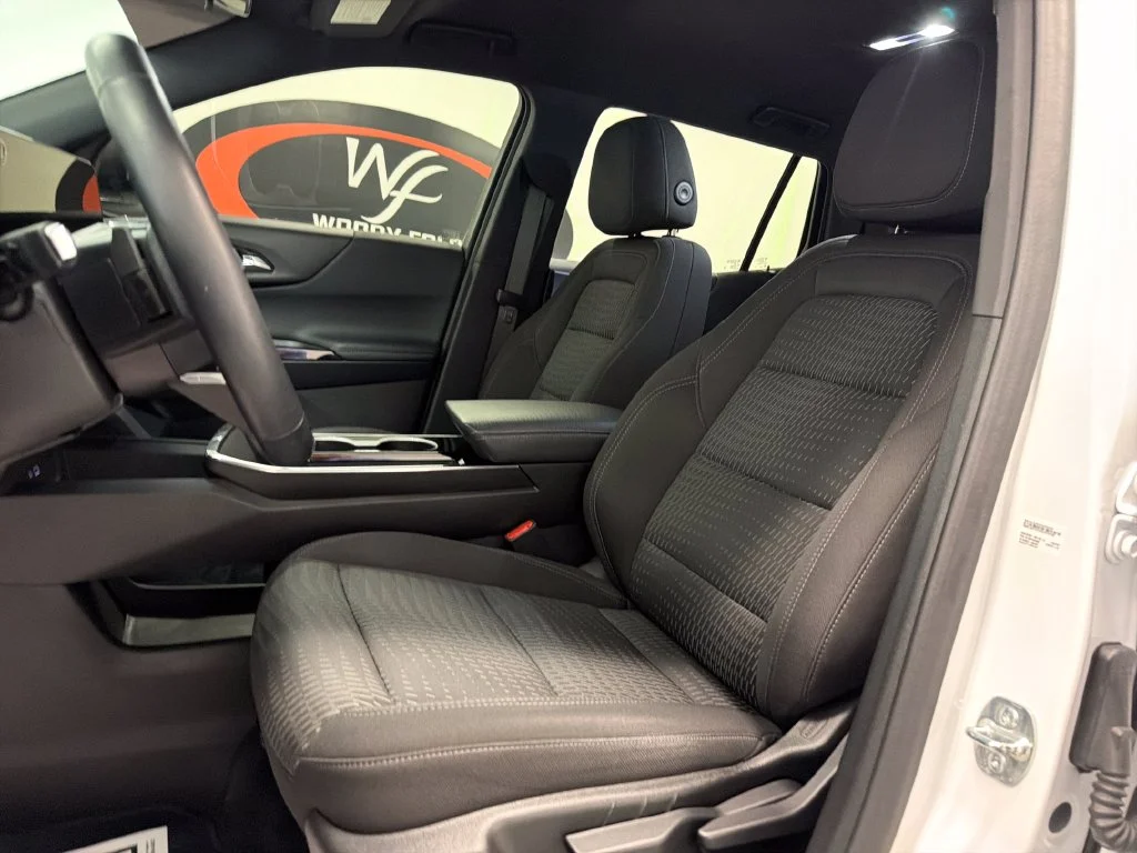 Used 2025 White Chevrolet LT image 17