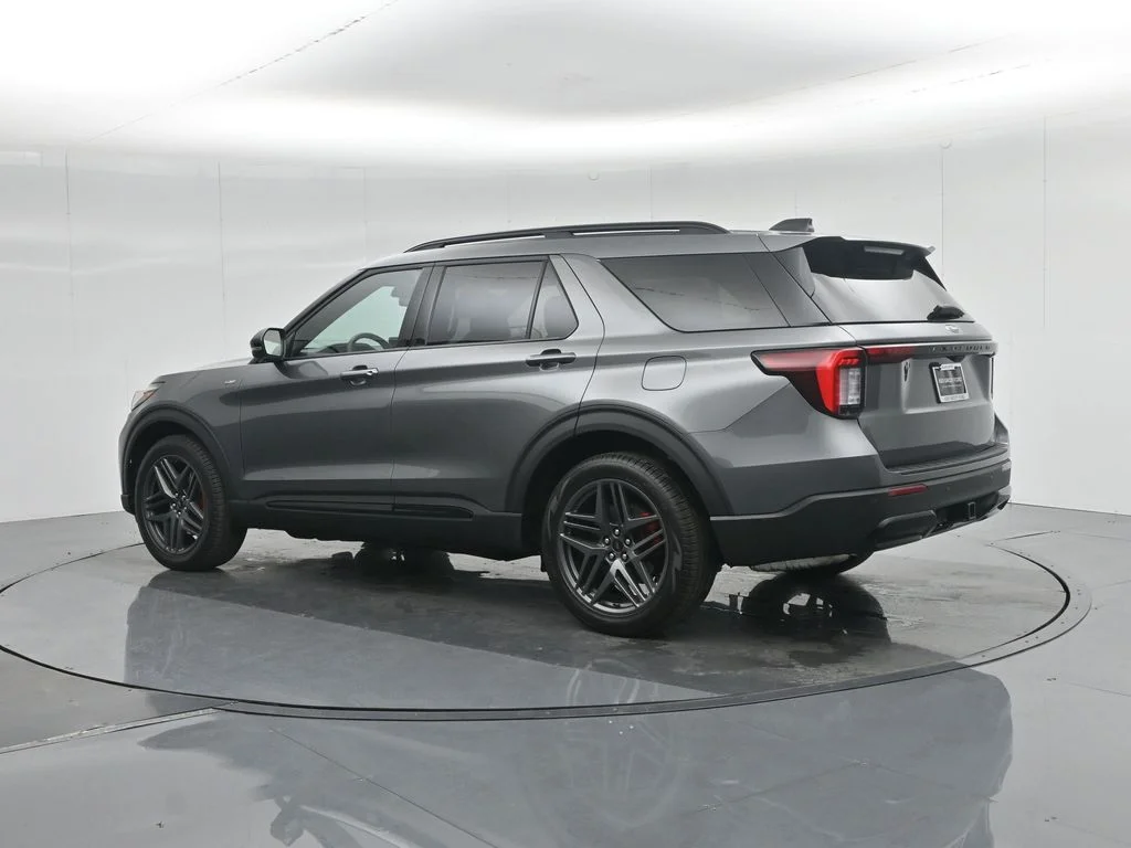 New 2026 Carbonized Gray Metallic Ford ST-Line image 6