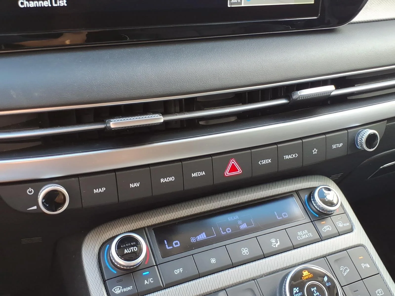 Used 2024 Hyper White Hyundai SEL 7P image 21