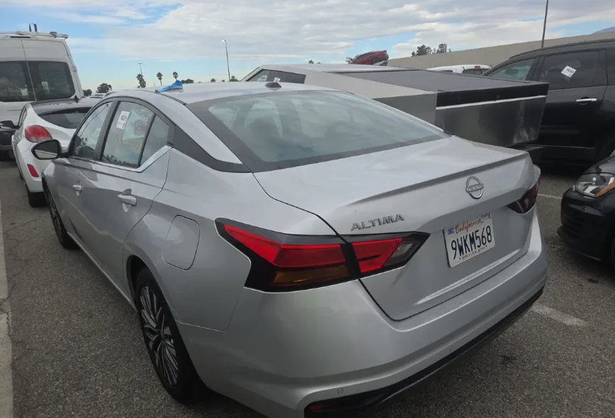 Used 2026 Nissan Altima SV with VIN 1N4BL4DV8TN304672 for sale in Kansas City