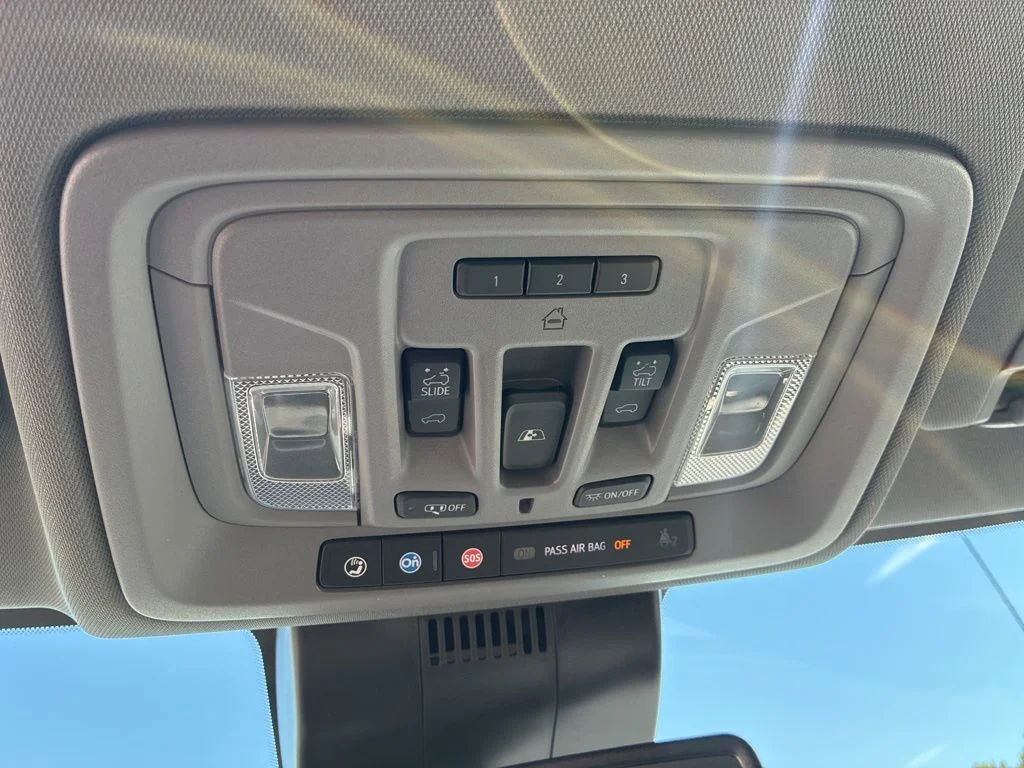Used 2022 Silver GMC Denali image 24