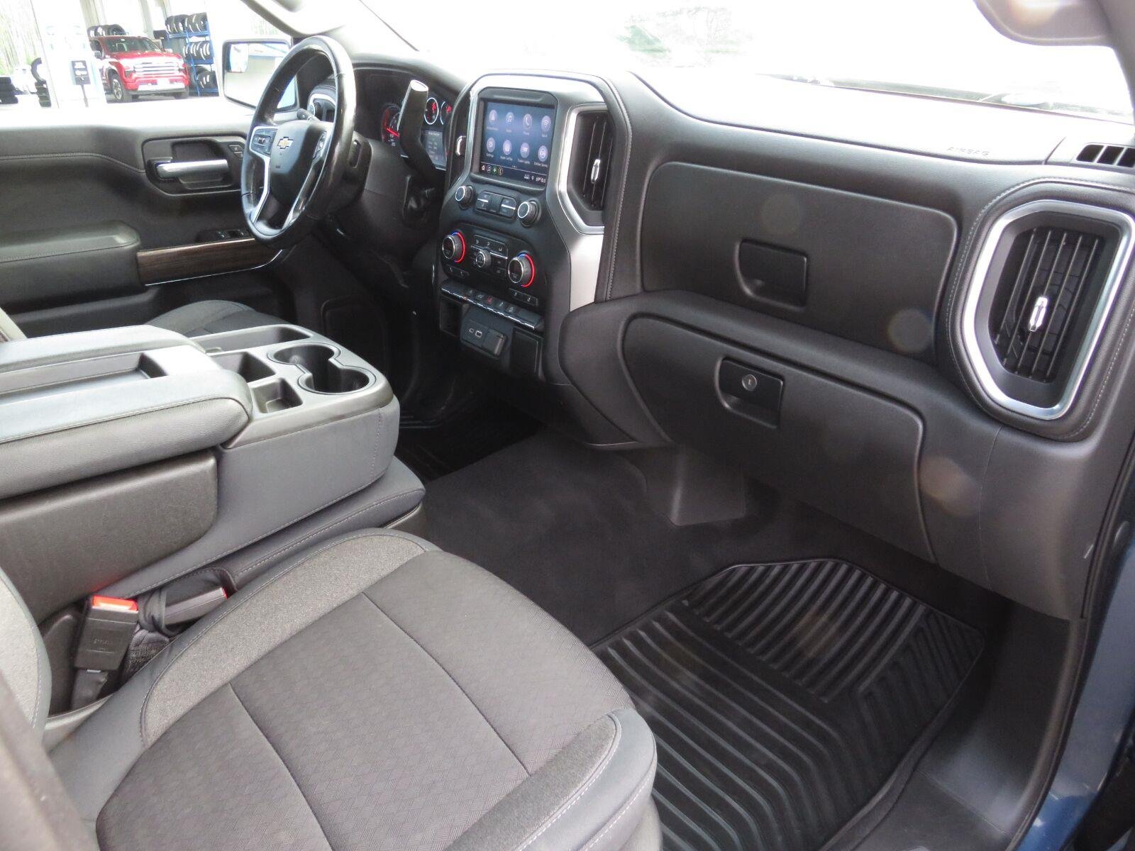 Used 2019  CHEVROLET TRUCK  image 19