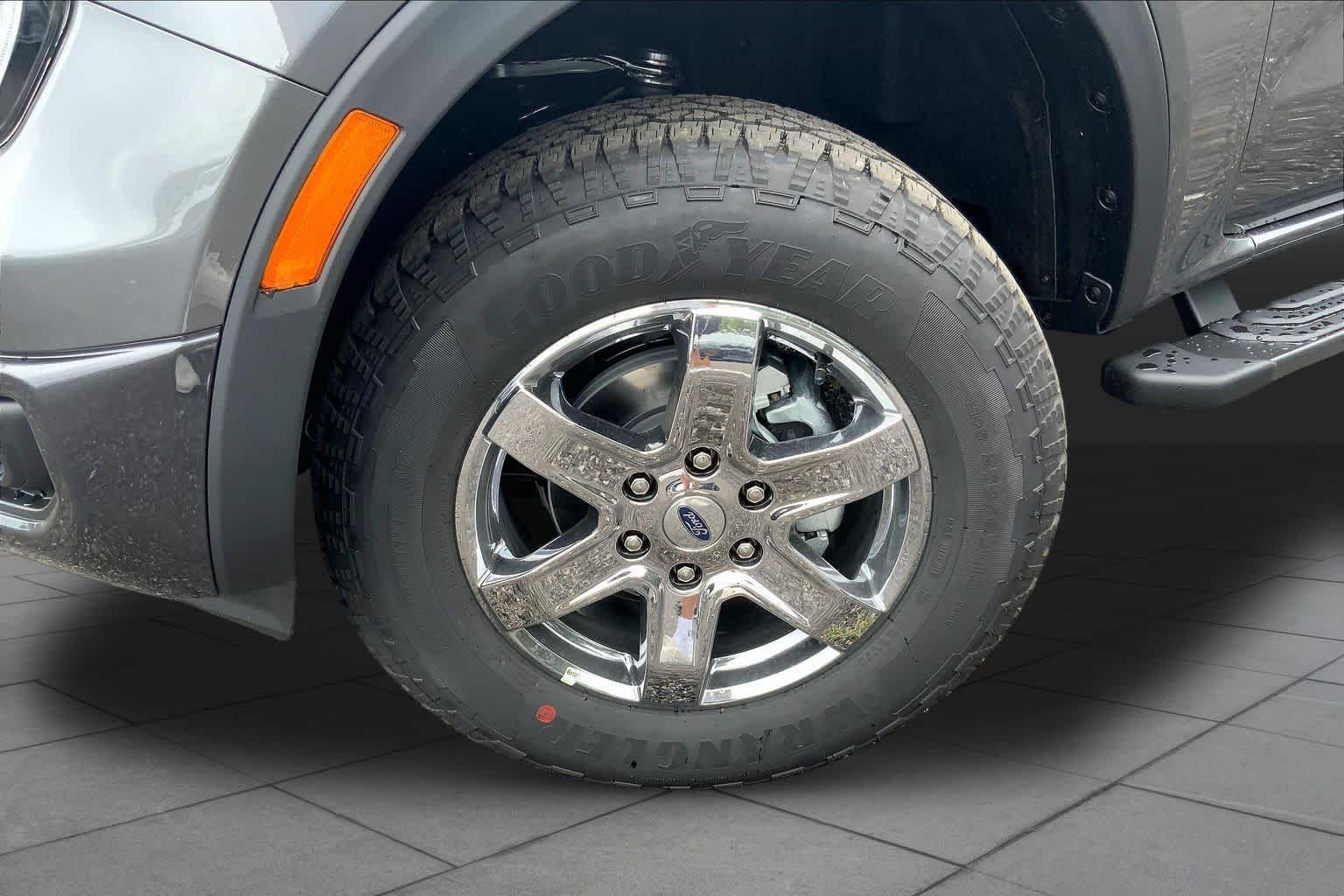 New 2026 Carbonized Gray Metallic Ford XLT image 12