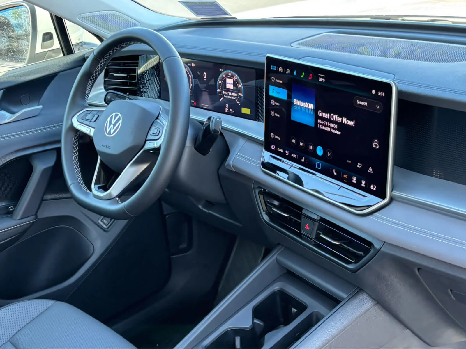 New 2026 PURE WHITE Volkswagen SE image 22
