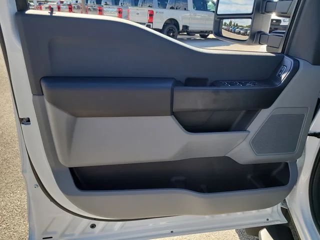 New 2026 Oxford White Ford XL image 17
