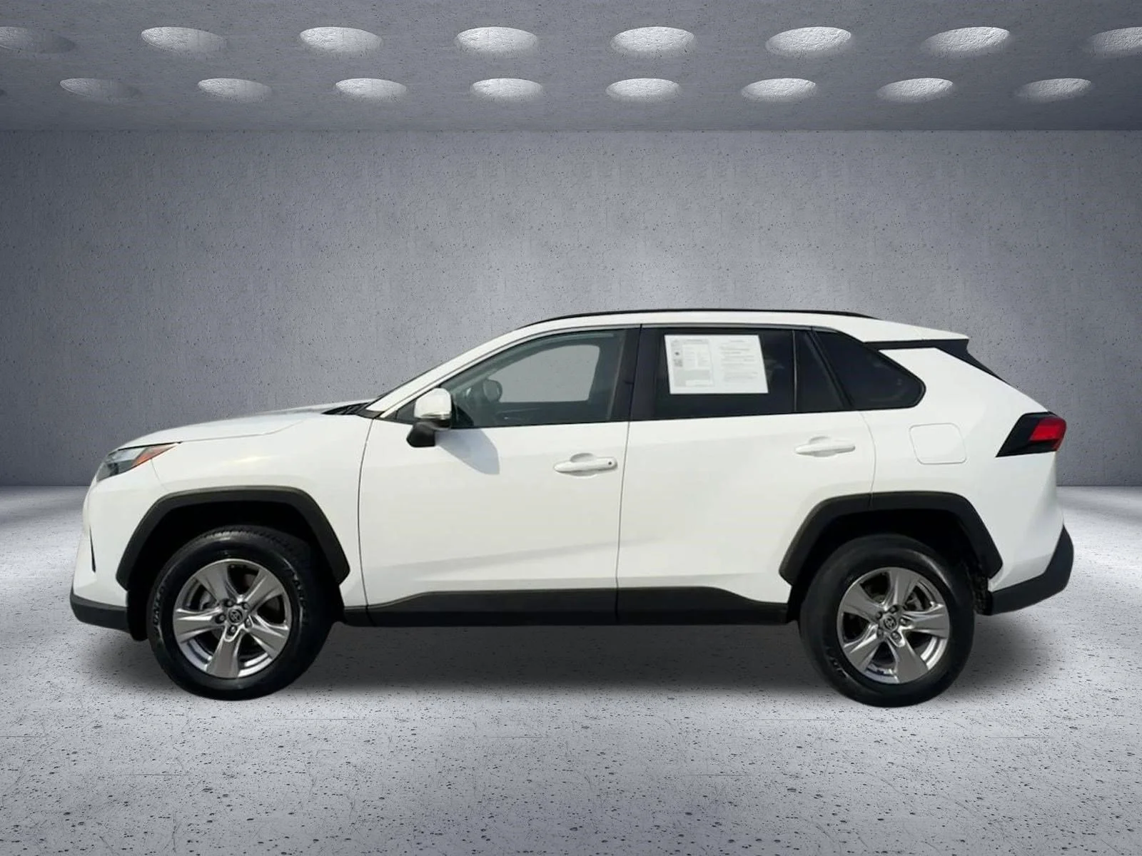 Used 2023 Ice Cap Toyota XLE image 4