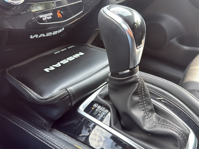 Used 2019 White Nissan SL image 28