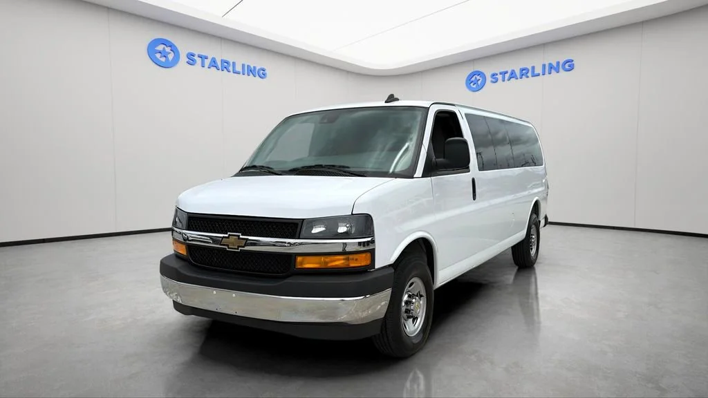 Used 2025 Summit White Chevrolet 1LT image 16