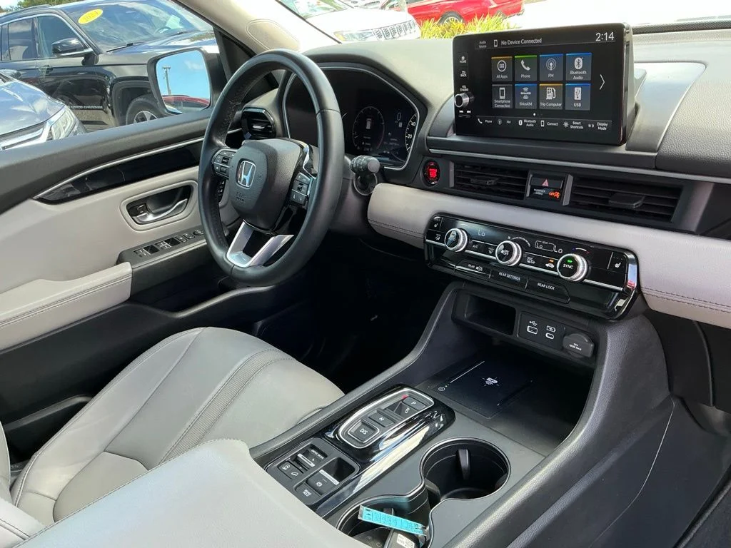Used 2023 White Honda EX-L image 21