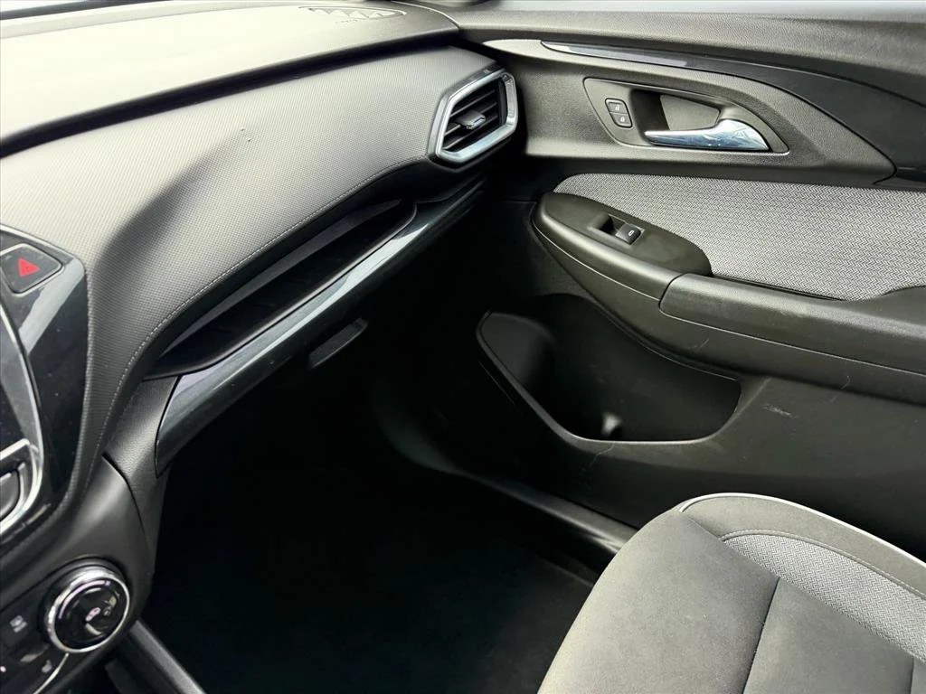 Used 2023 White Chevrolet LT image 17