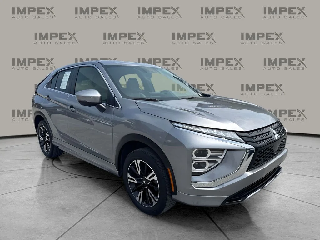 Used 2024 Gray Mitsubishi SEL image 4