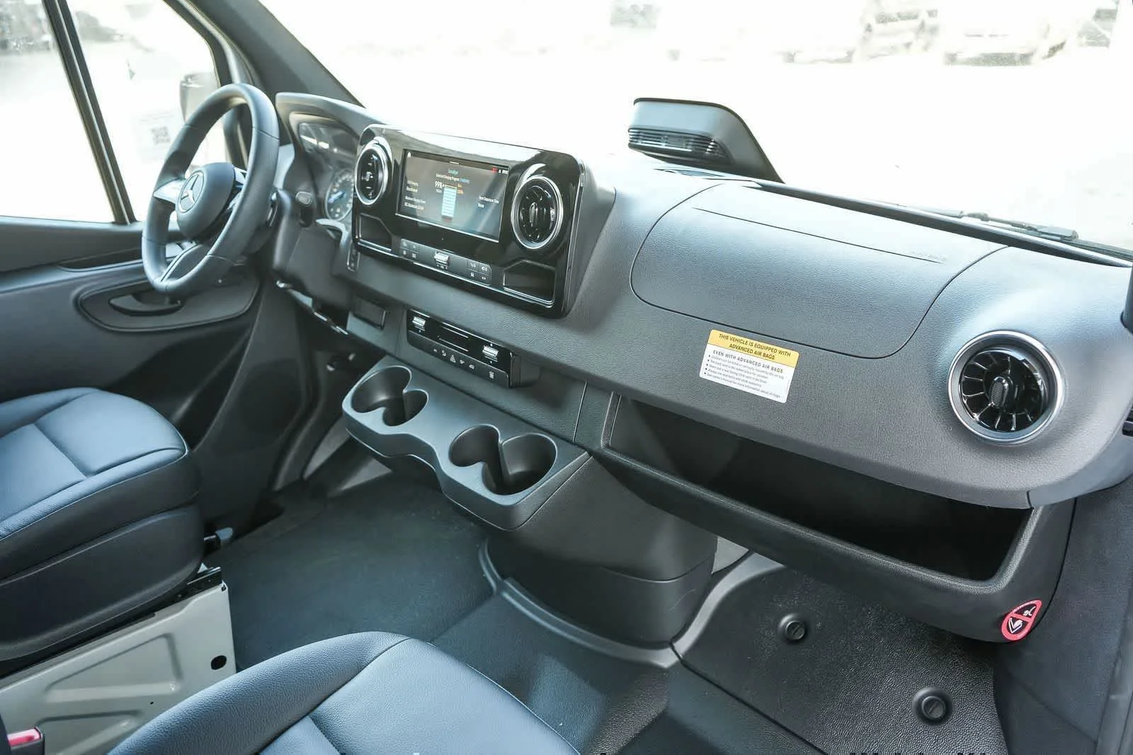 New 2025 Arctic+White Mercedes-Benz Cargo 170WB High Roof 113kW Battery RWD HO Motor image 15