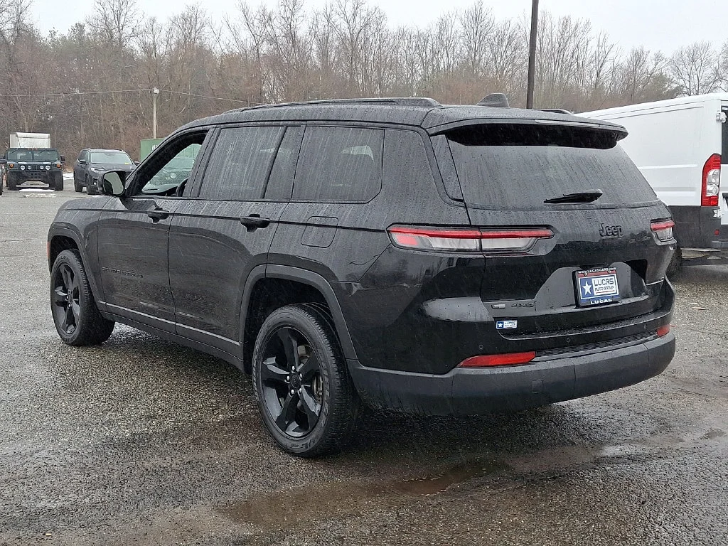 Used 2023 Black Jeep Altitude image 8
