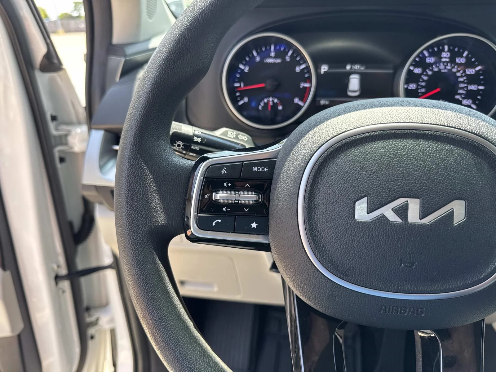 Used 2024 White Kia LX image 22